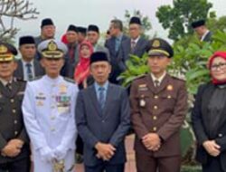 Peringati Harkitnas ke-118, Pemkab Lampung Utara Gelar Upacara dan Ziarah Makam Pahlawan