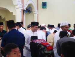 Solat Idul Adha di Papan Rejo, Wabup Romli Ajak Masyarakat Implementasikan Semangat Berqurban dalam Pembangunan Daerah