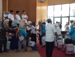 Kisah Haru Pelepasan Haji Way Kanan, Kakek 96 Tahun dan Remaja 17 Tahun Jadi Sorotan 