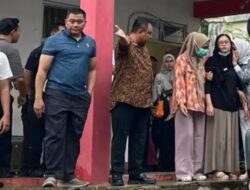 Isak Tangis Warnai Kepulangan Jenazah Brigadir Arya