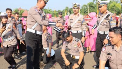 21 Personel Polres Mesuji Terima Kenaikan pangkat