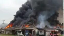 BREAKING NEWS, Pasar Mulya Kencana Tulang Bawang Barat Dilalap Si Jago Merah, Puluhan Kios Hangus