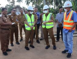 Bupati dan Wakil Bupati Lampung Utara Tinjau Pembangunan Jalan Strategis 