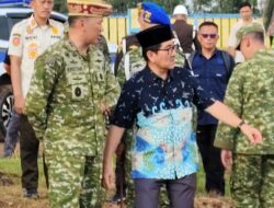 Sinergi TNI-Pemkab Lampura Bersihkan Gulma di Bendungan Way Rarem Wujudkan Sektor Pertanian dan Wisata