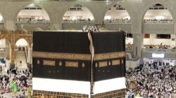 Sentuhan Magis di Tanah Suci, Kiswah Ka’bah Berganti Sambut 1 Muharram 1448 Hijriah