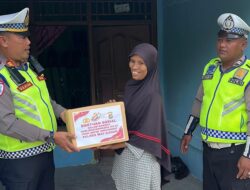 Polres Way Kanan Tebar Ratusan Paket Sembako untuk Warga