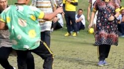 Pakai Daster, Aksi Kocak Forkopimda Dan Jajaran Lampung Utara DI Lapangan Hijau Mapolres