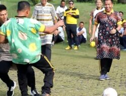 Pakai Daster, Aksi Kocak Forkopimda Dan Jajaran Lampung Utara DI Lapangan Hijau Mapolres