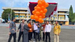 Bupati Hamartoni Sahkan Petugas Sensus Ekonomi di Stadion Sukung Kotabumi