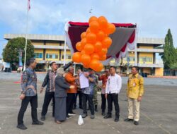 Bupati Hamartoni Sahkan Petugas Sensus Ekonomi di Stadion Sukung Kotabumi