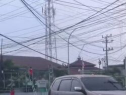 Kabel Utilitas Menjuntai Di Jalan Lettu Rochani Kalianda Lamsel