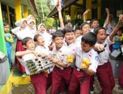 Nestapa Makan Bergizi Gratis, Ketika Gizi Anak Bangsa Dikunyah Serakahnya Korupsi