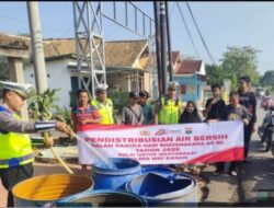 Hari Bhayangkara ke-80, Satlantas Polres Way Kanan Salurkan Bantuan Air Bersih, Warga Mangku Bumi Terbantu