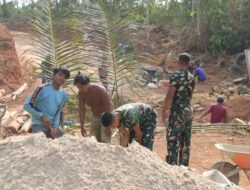 Satgas TMMD ke-129 Kodim 0412 Lampung Utara dan Warga Bersatu Bangun Gorong-gorong 
