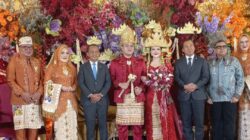 Resepsi Spektakuler Putri Sulung Sekjen Golkar Lampung Aprozi Alam, Dihadiri Menteri, Pimpinan DPR RI, hingga Dimeriahkan Pasha Ungu