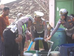 Sat Lantas Polresta Bandar Lampung Distribusikan 5000 Liter Air Bersih