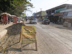 Warga Keluhkan Dampak Proyek Perbaikan Jalan Di Sidomulyo
