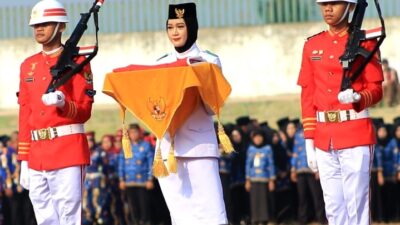 Pesona dan Ketenangan di Balik Suksesnya Pengibaran Bendera, Kisah Almira Assyifa, Pembawa Baki Upacara HUT RI di Lampung Utara