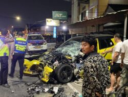 Polisi Dalami Adu Banteng di Tikungan Tanjung Gading, Toyota Raize Hantam Truk Colt Diesel Dini Hari 