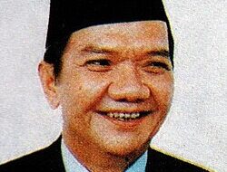 Kisah Perjuangan Dan Ketulusan Alamsjah Ratu Perwiranegara