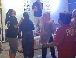 Lautan Emak-Emak ‘Terguncang’, Dide Hijau Daun Bikin Lomba Karaoke Gunung Terang Rasa Konser