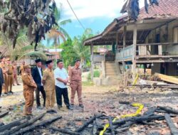 Bupati Pesisir Barat Dedi Irawan, “Ibu dan Bapak Tidak Sendirian”
