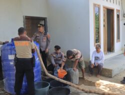 Polres Metro Gercep Salurkan Air Bersih untuk Warga Purwosari yang Dilanda Kekeringan