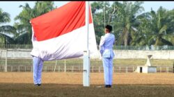 Pengibaran Bendera HUT ke-81 RI di Stadion Sukung Kotabumi Berjalan Sukses dan Khidmat