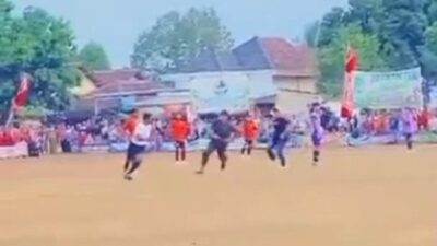 Tarkam Lampung Tengah Berakhir Mencekam, Wasit Dikejar Suporter Menggunakan Sajam 