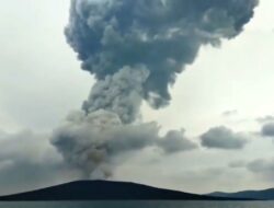 Dua Kali Meletus, Gunung Anak Krakatau Kembali Erupsi, Abu Vulkanik Bergerak ke Samudra Hindia