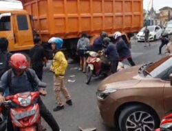 Truk Rem Blong Hantam Kendaraan di Jalan Pramuka Bandar Lampung