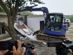 Tak Ada Tempat Bagi Napi ‘Sultan’, DPR Robohkan 10 Bangunan Mewah Ilegal di Lapas Cibinong