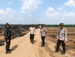 Polres Lampung Utara Padamkan 5 Hektare Karhutla di Area Perkebunan Tebu PT Godam