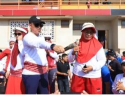 Jalan Sehat HUT Ke-35 Kabupaten Lampung Barat, Masrurih Dapat Umroh Gratis