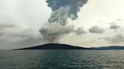 Rabu Dini Hari, Gunung Anak Krakatau Kembali Erupsi, Status Siaga Level III Diperketat