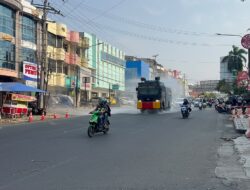 Polresta Bandar Lampung Turunkan Kendaraan Taktis Bersihkan Abu Vulkanik