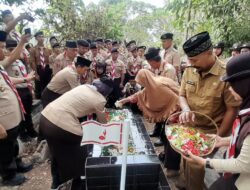Abadikan Jasa Tokoh Pramuka, Kwarda Lampung Anugerahkan Penghargaan dan Pasang Tiang Pancang di Makam Kak Soeparto Rusman