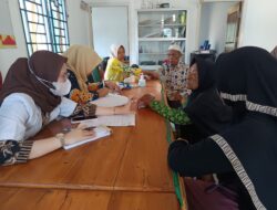 Jemput Bola Layanan Kesehatan Gratis, Tim Puskesmas Rawat Inap Ketapang Menyapa Warga Desa Sidodadi