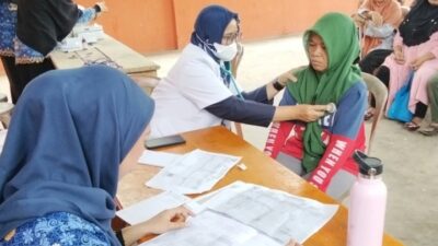 Merawat dengan Ketulusan, Perjalanan Nakes Puskesmas Mider Wonogiri Menembus Desa Jerangkang
