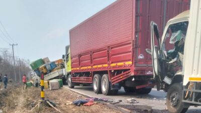 Kecelakaan Beruntun di Jalintim Tulang Bawang, Tim Gabungan Melakukan Evakuasi Korban dan Mengamankan TKP