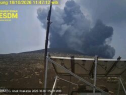 Gunung Anak Krakatau Kembali Erupsi Kolom Abu Capai 500 Meter, Status Siaga (Level III) Ditetapkan